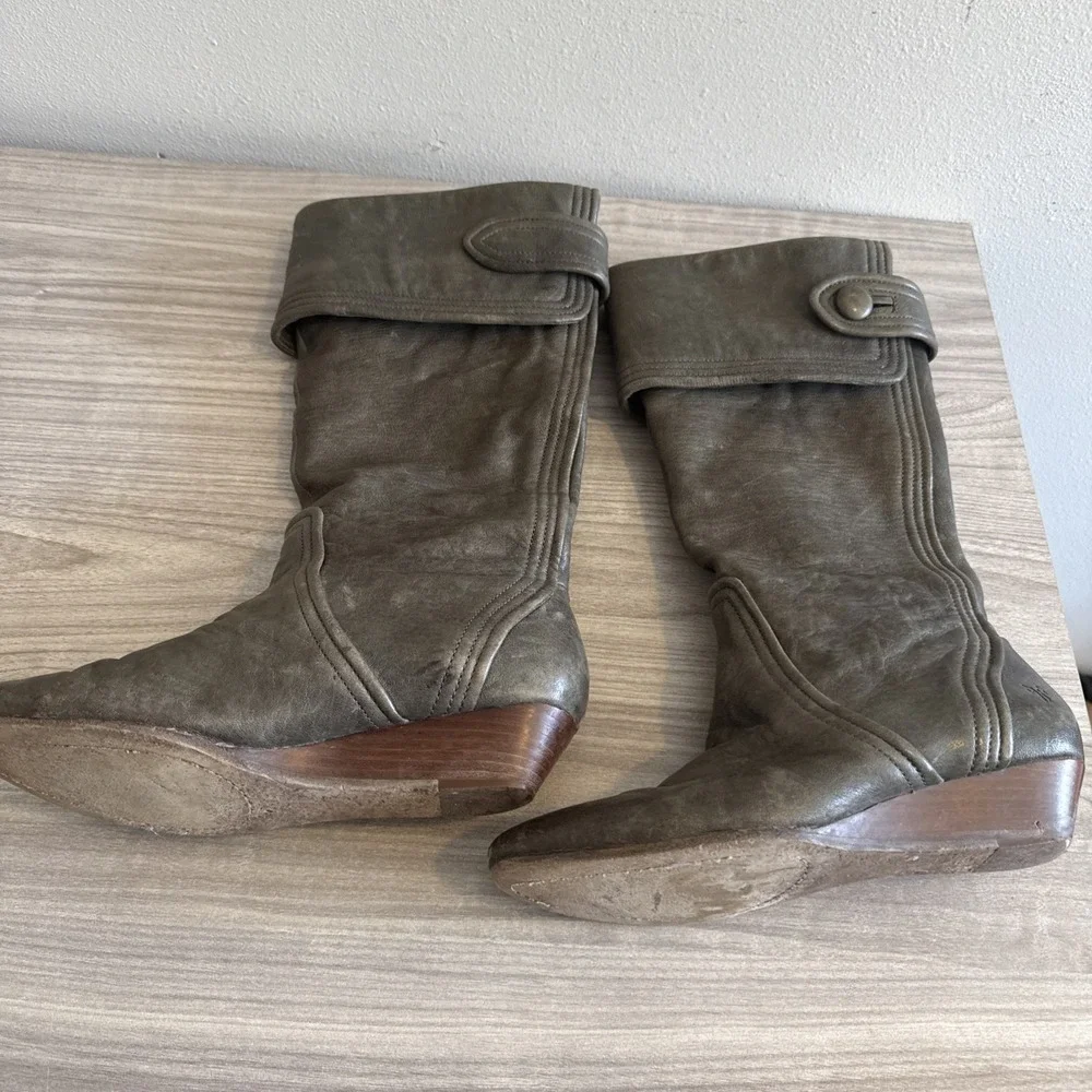 FRYE Jackie Button Tall Boots 8.5 Slip On Green Boho Coastal Cowgirl Festival